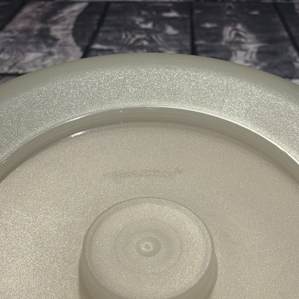 Vintage Tupperware Round Cake\Dessert\Snack Carrier Retro Kitchen Storage - Picture 2 of 10